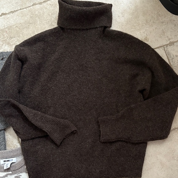 Women’s Sweater Set - Picture 2 of 8